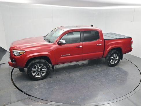 Used 2019 Toyota Tacoma Limited image 48