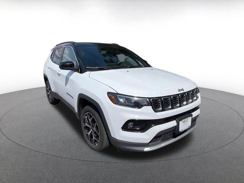 Used 2025 Jeep Compass Limited AWD/4WD image 3