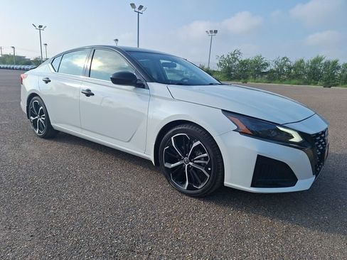 Used 2024 Nissan Altima 2.5 SR FWD image 1