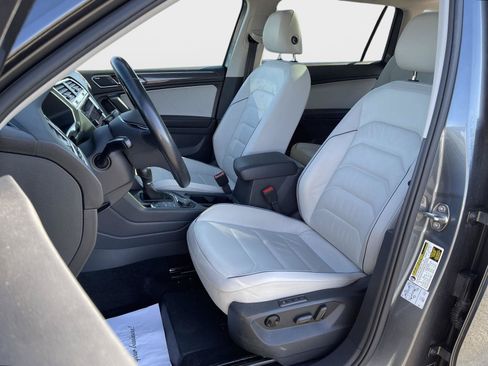 Used 2018 Volkswagen Tiguan SEL Premium AWD/4WD image 15