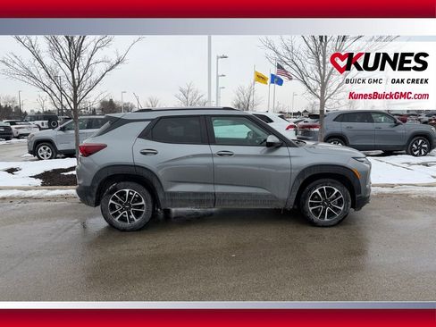 Used 2025 Chevrolet TrailBlazer LT image 4