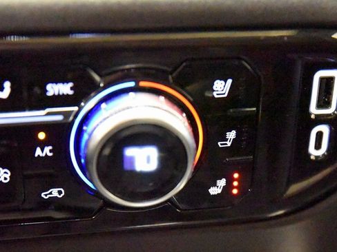 Used 2022 GMC Sierra 1500 SLT w/ SLT Convenience Package image 25