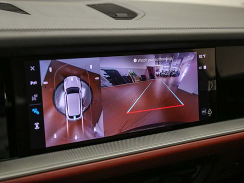 Certified 2024 Porsche Cayenne AWD/4WD image 28