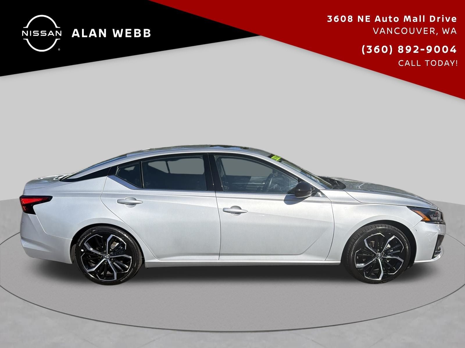 Used 2024 Nissan Altima 2.5 SR w/ SR Premium Package FWD image 2