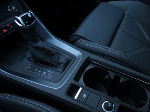 New 2025 Audi Q3 2.0T Premium image 8