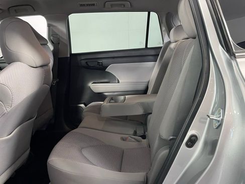 Used 2023 Toyota Highlander LE image 28