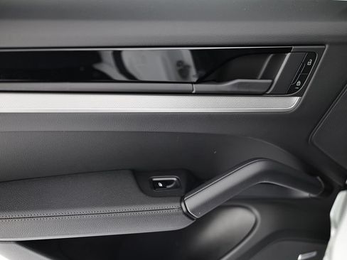 Certified 2025 Porsche Cayenne S AWD/4WD image 26