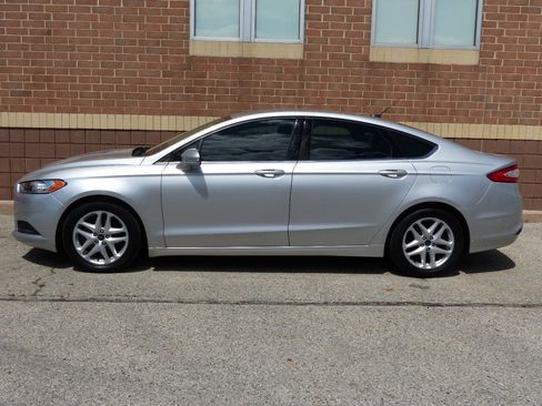 Used 2016 Ford Fusion SE FWD image 7