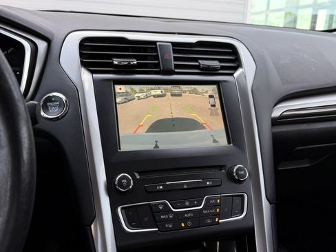 Used 2018 Ford Fusion SE w/ Equipment Group 602A FWD image 31