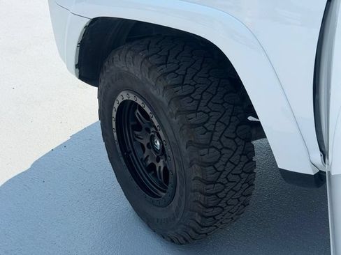 Used 2022 Toyota 4Runner TRD Off-Road AWD/4WD image 23