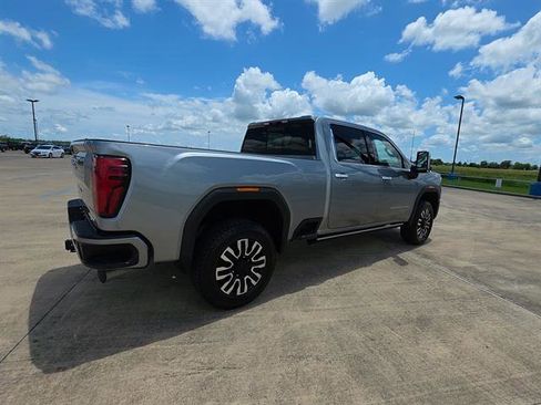 Used 2024 GMC Sierra 2500 Denali Ultimate AWD/4WD image 5