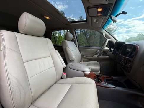 Used 2007 Toyota Sequoia SR5 RWD image 21