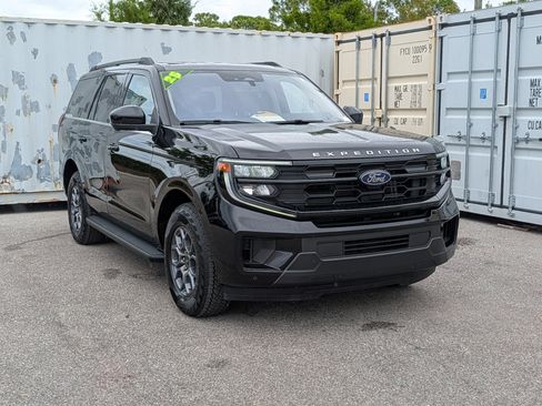 Used 2025 Ford Expedition Active RWD image 1