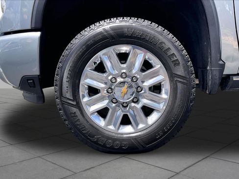 Used 2025 Chevrolet Silverado 2500 High Country w/ Technology Package AWD/4WD image 11