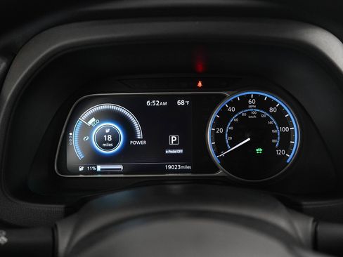 Used 2025 Nissan Leaf S FWD image 25