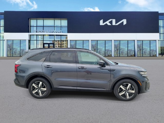 Certified 2022 Kia Sorento S w/ Panoramic Sunroof Package FWD image 3