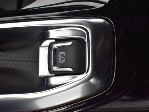 Used 2025 Chevrolet Trax LT image 34