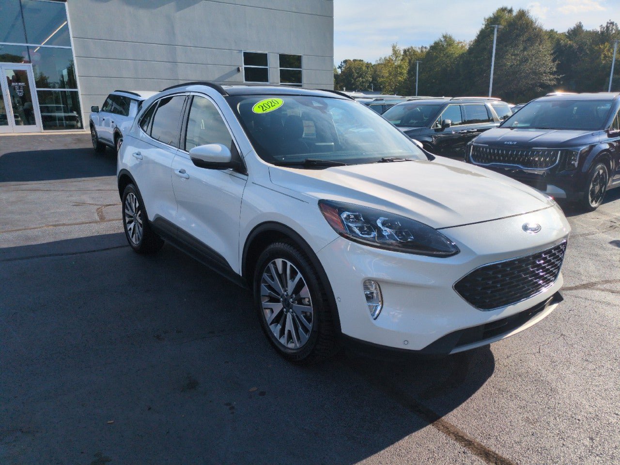 Used 2020 Ford Escape Titanium w/ Titanium Premium Package 2.0 AWD/4WD image 1