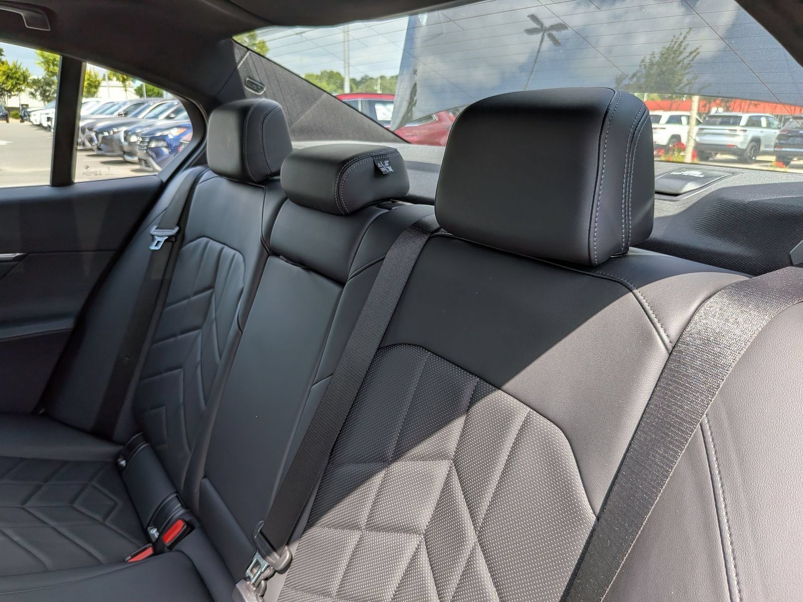 Used 2025 BMW i5 eDrive40i RWD image 31