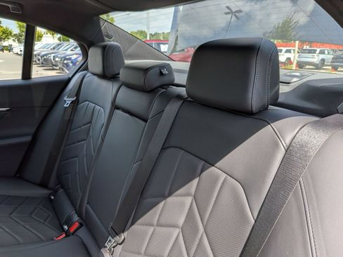 Used 2025 BMW i5 eDrive40i RWD image 31