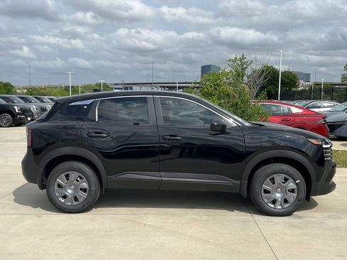 New 2026 Nissan Kicks S image 3