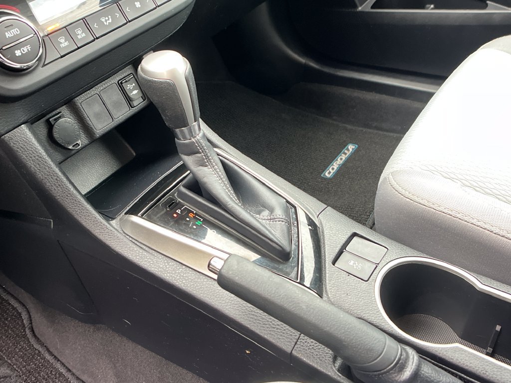 Used 2016 Toyota Corolla LE FWD image 19