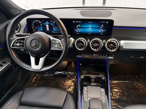 Used 2022 Mercedes-Benz GLB 250 w/ Premium Package Lite image 27