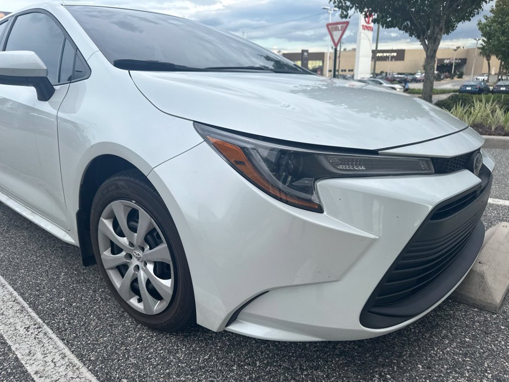 Used 2025 Toyota Corolla LE FWD image 2