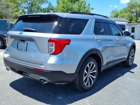 Used 2021 Ford Explorer XLT w/ Equipment Group 202A RWD image 19