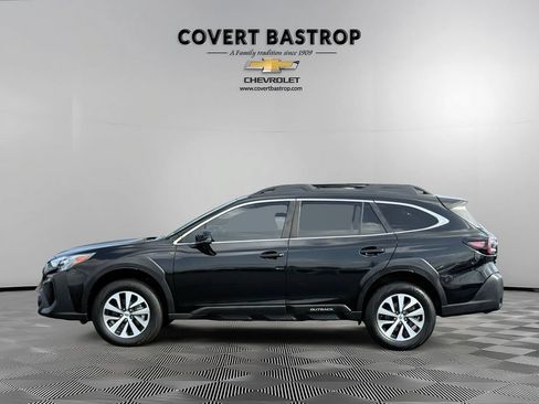 Used 2023 Subaru Outback Premium AWD/4WD image 4