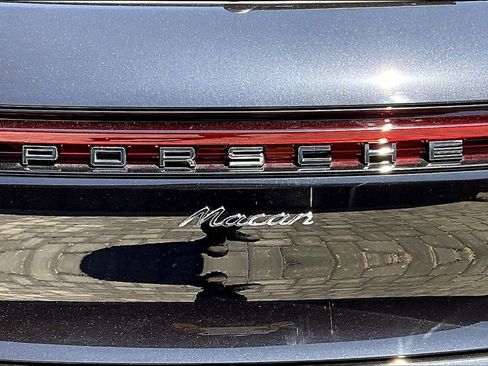 Certified 2025 Porsche Macan image 13