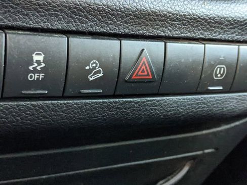 Certified 2017 Jeep Wrangler Unlimited Rubicon w/ Connectivity Group image 22