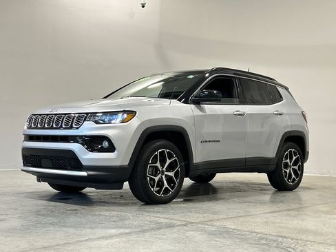 Used 2025 Jeep Compass Limited AWD/4WD image 2
