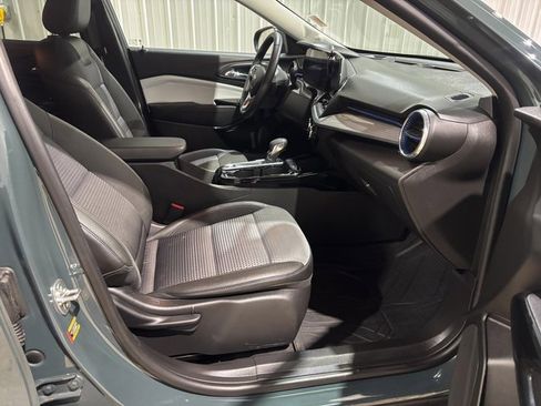 Used 2025 Chevrolet Trax LT w/ Driver Confidence Package image 27