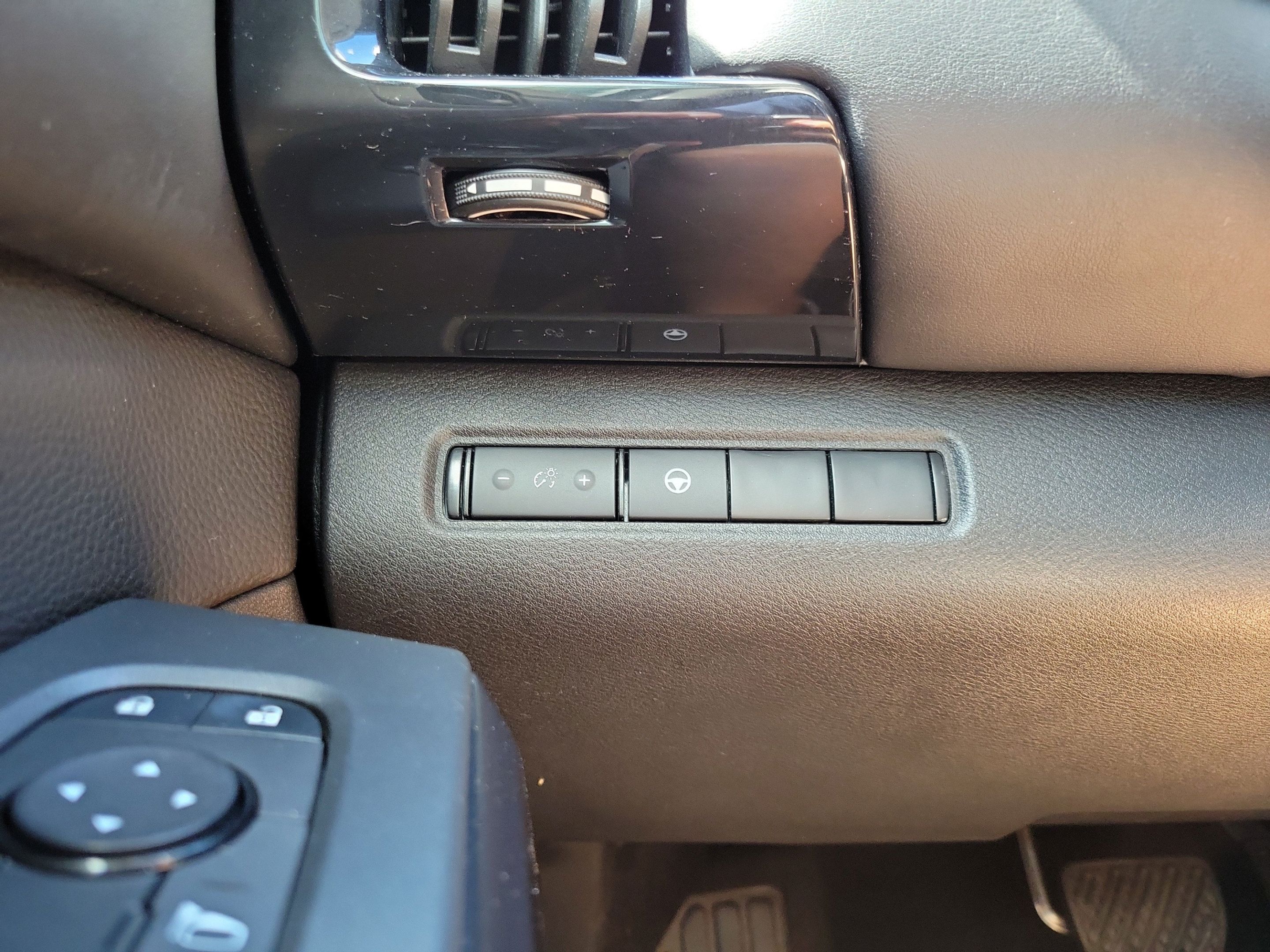 Certified 2024 Nissan Pathfinder SV FWD image 19