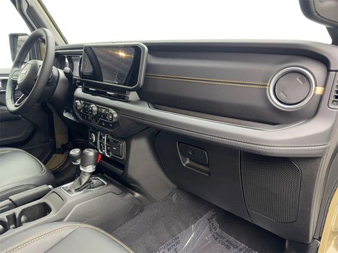 Used 2025 Jeep Gladiator Sport w/ Premium Package image 54