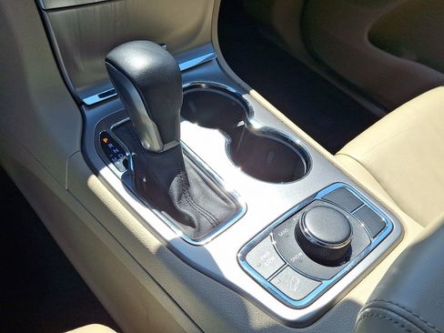 Used 2018 Jeep Grand Cherokee Limited AWD/4WD image 17