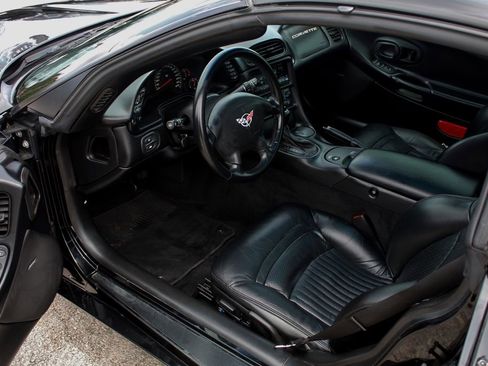 Used 2001 Chevrolet Corvette Coupe w/ Preferred Equipment Group2 RWD image 13