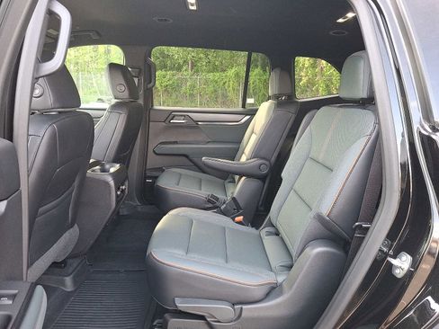 Used 2026 GMC Acadia AT4 w/ Super Cruise Package AWD/4WD image 11