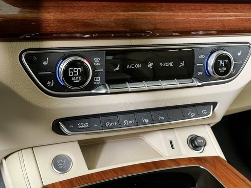 Used 2021 Audi Q5 Prestige w/ Prestige Package image 17