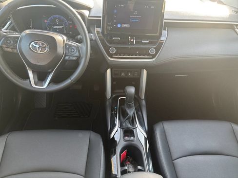 Used 2025 Toyota Corolla Cross XLE AWD/4WD image 14