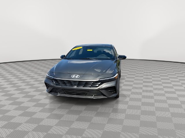 Used 2025 Hyundai Elantra Sport FWD image 5