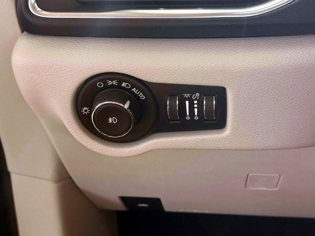 Certified 2019 Chrysler Pacifica Touring-L Plus FWD image 23