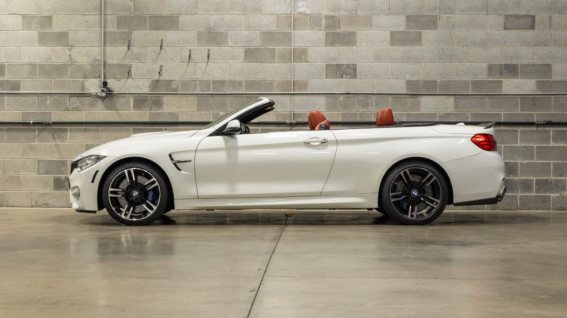 Used 2016 BMW M4 Convertible RWD image 8