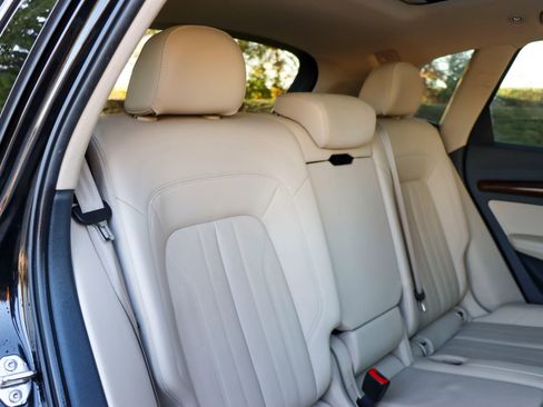 Used 2019 Audi Q5 2.0T Premium Plus w/ Premium Plus Package image 19