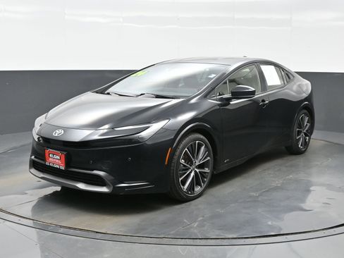 Used 2024 Toyota Prius XLE image 2