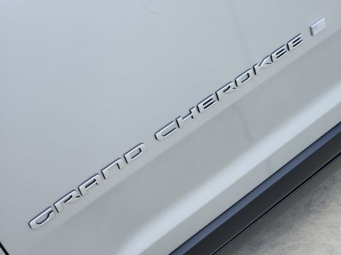 New 2026 Jeep Grand Cherokee Laredo AWD/4WD image 9
