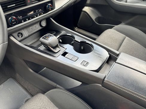 Used 2025 Nissan Rogue SV FWD image 37