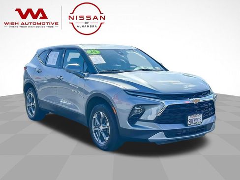 Used 2025 Chevrolet Blazer LT FWD image 4