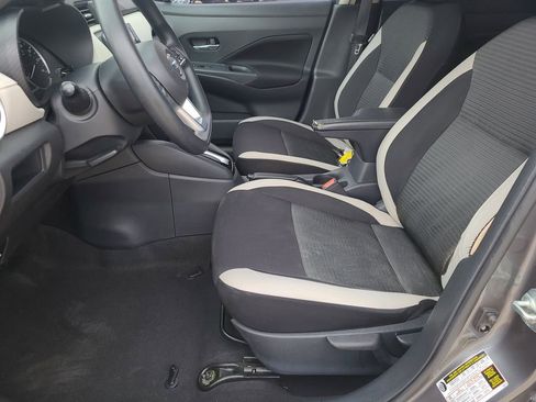 Used 2022 Nissan Versa SV image 14